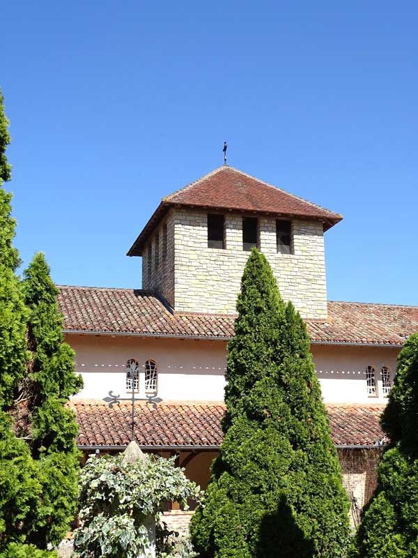 cloître de l'abbaye ND - saint-Eustase